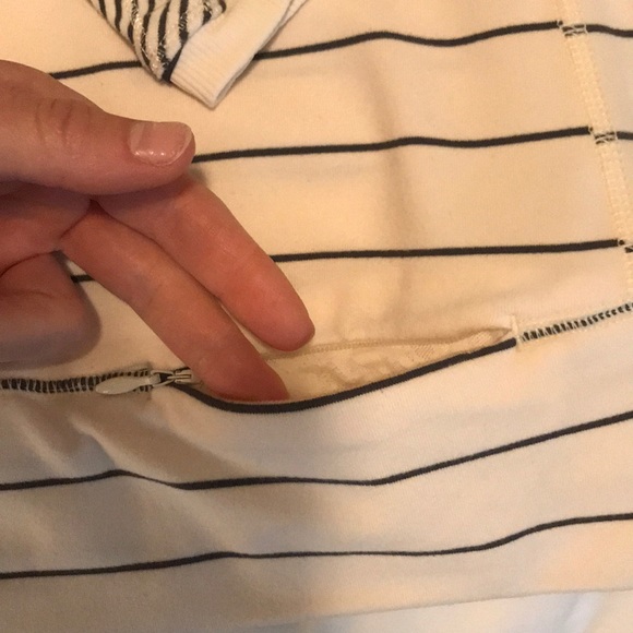 Lululemon Size 4 Rulu Top with Lace Detail - Picture 3 of 8